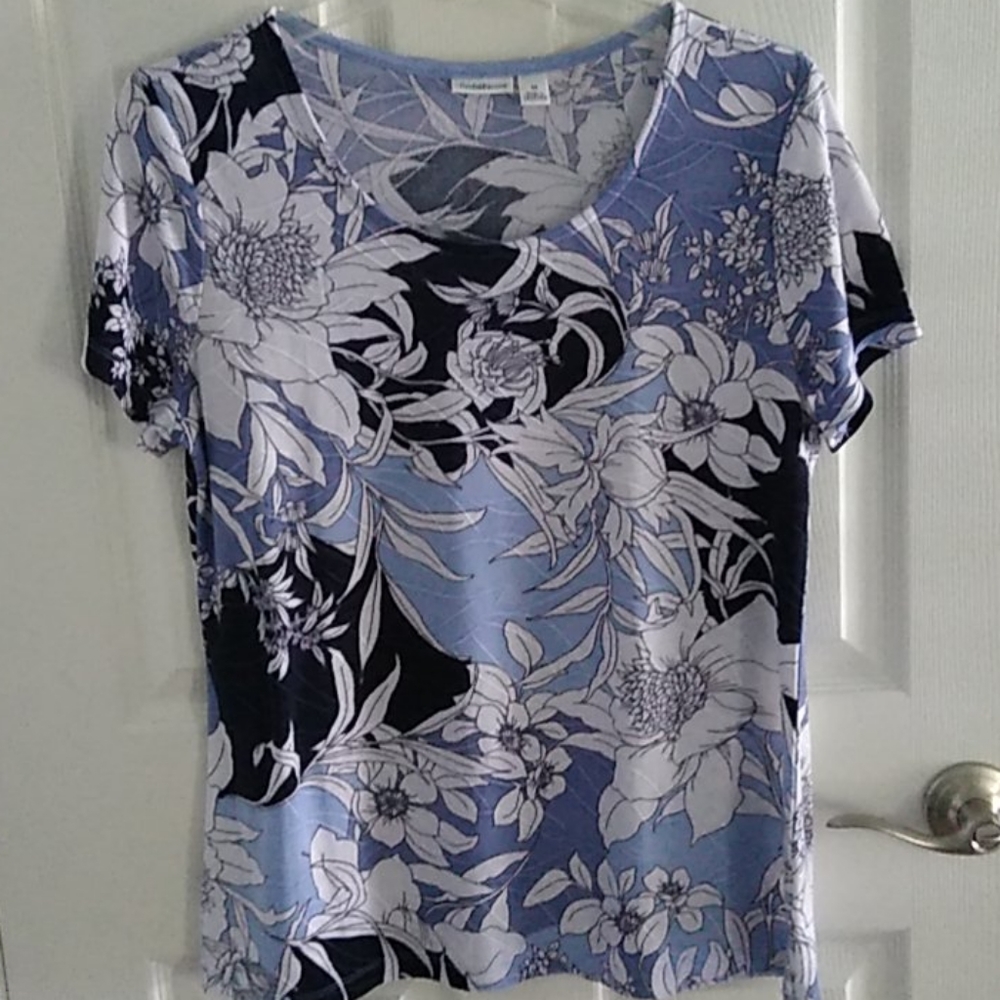 Croft & Barrow Women's T-shirt, Size M